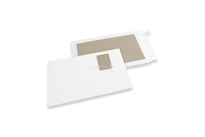 Buste con retro in cartone - 229 x 324 mm finestra a sinistra 55 x 90 mm, posizione della finestra 20 mm a sinistra e 57 mm dal lato superiore, parte anteriore kraft bianca da 120 grammi, parte posteriore duplex grigio da 450 grammi, lembo autoadesivo